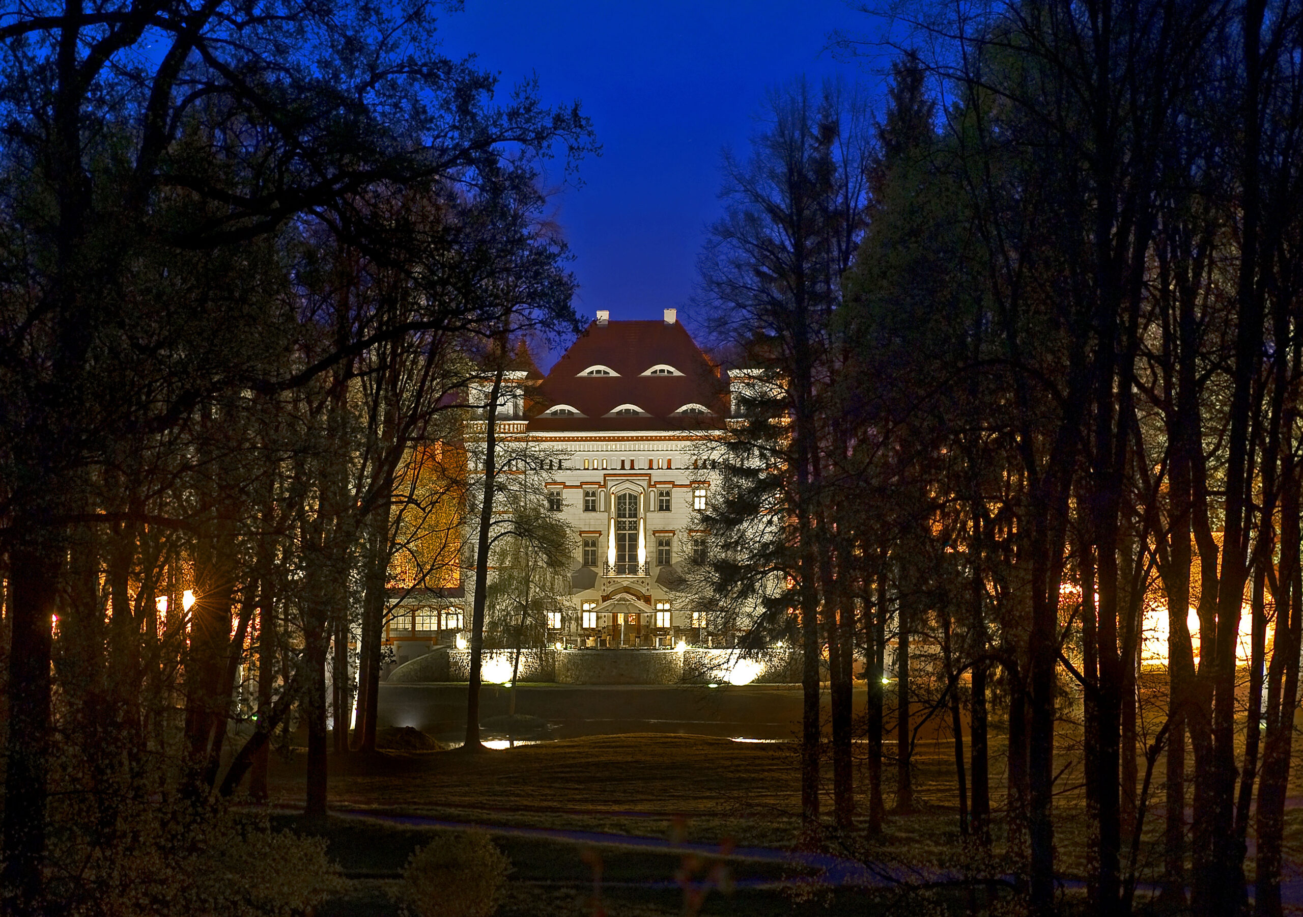 Pałac w Wojanowie noc
